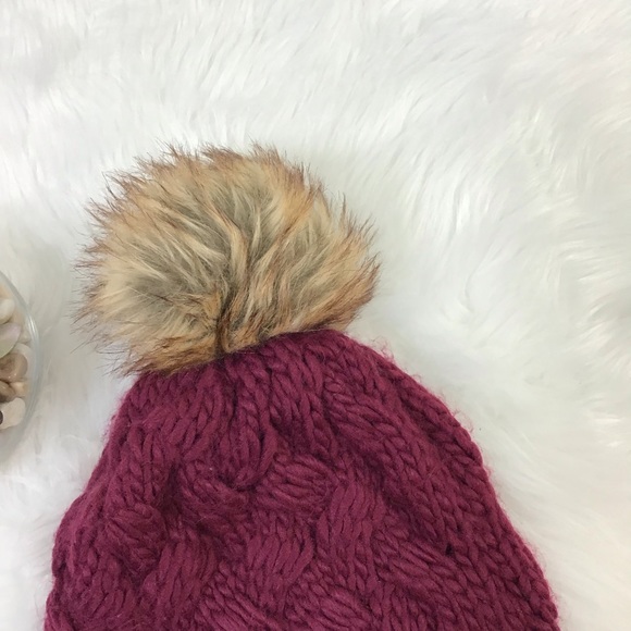 Crochet Knit Beanie Hat Faux Fur Pom Pom Burgundy - Picture 3 of 7